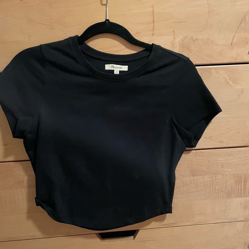 Black cropped shirt